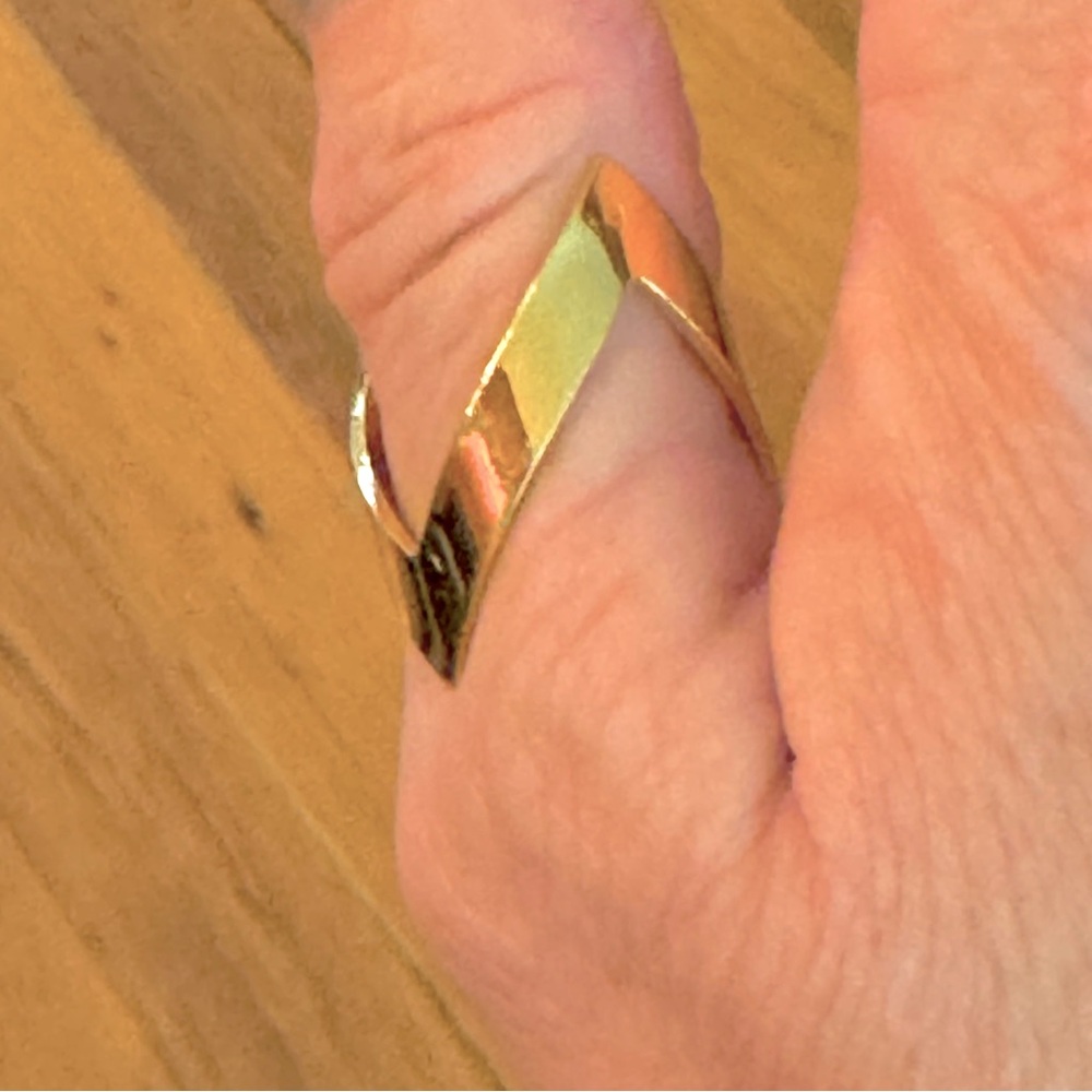 European Wishbone Gold Ring - Picture 6 of 8